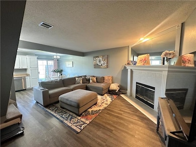 5712 NW Plantation Ln, Lees Summit, MO 64064 - photo 3