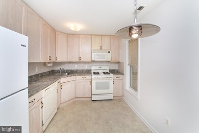 67 Griffith Miles Cir, Warminster, PA 18974 - photo 6