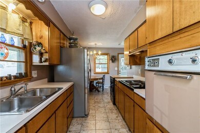 2445 Mansfield Dr, Des Moines, IA 50317 - photo 2