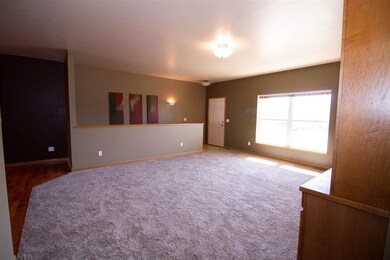 213 N Hillcrest Cir, Center Point, IA 52213 - photo 3