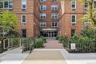 The Bradley unit 7H, Bronx, NY 10463 - photo 7