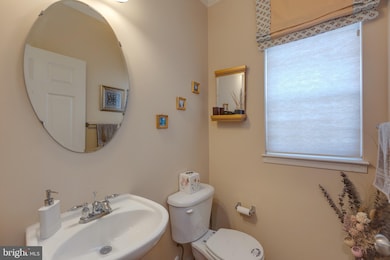 13799 Lowe St, Chantilly, VA 20151 - photo 5