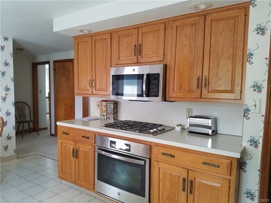 Eat-in Kitchen with Stainless Steel appliances