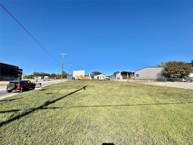 619 W Broadway St, Gainesville, TX 76240 - photo 4