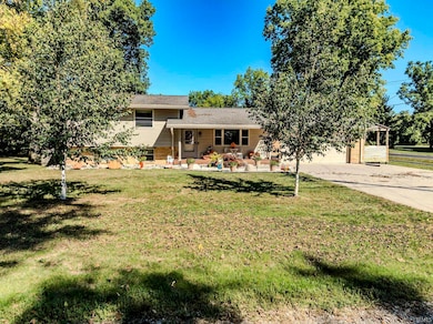 8100 W Lone Beech Dr, Muncie, IN 47304 - photo 2