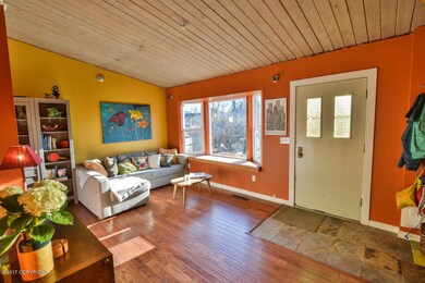 Living Area / Entry