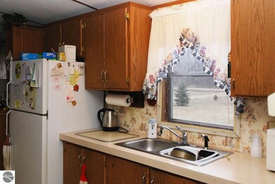 4827 Turtle Rd, Turner, MI 48765 - photo 6