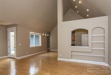 2392 NW Hosmer Lake Dr, Bend, OR 97701 - photo 5