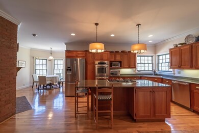 85 Winterberry Ln, Florence, MA 01062 - photo 4