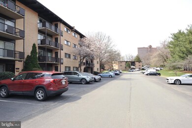 7813 Enola St unit 7, McLean, VA 22102 - photo 4