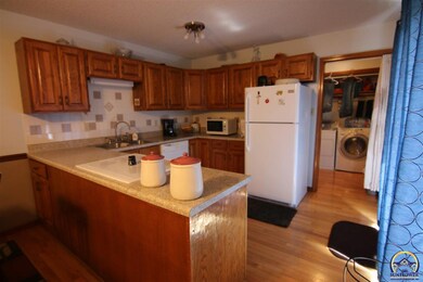 3906 SW Colly Creek Dr, Topeka, KS 66610 - photo 5