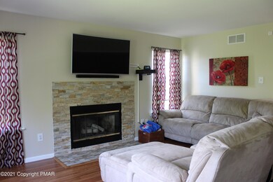 2204 Bowwood Ct, East Stroudsburg, PA 18301 - photo 4