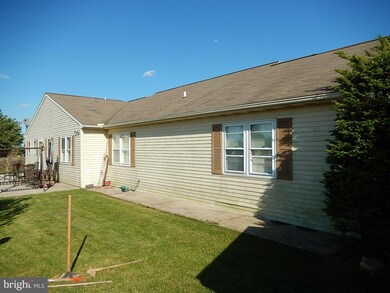 327 Dogwood Ln, New Holland, PA 17557 - photo 7