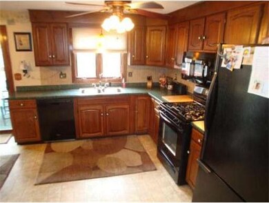 91 Clark St, Ludlow, MA 01056 - photo 5