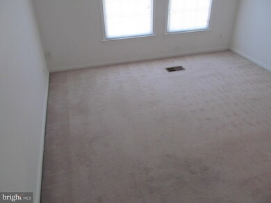 4039 Chetham Way unit 18, Woodbridge, VA 22192 - photo 3