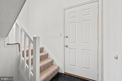 2222 Hunters Run Dr, Reston, VA 20191 - photo 3