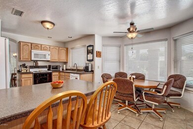 Eat-in Kitchen