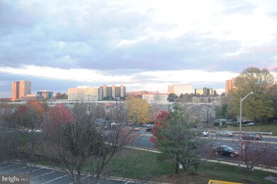 Lillian Court unit 419, McLean, VA 22102 - photo 5