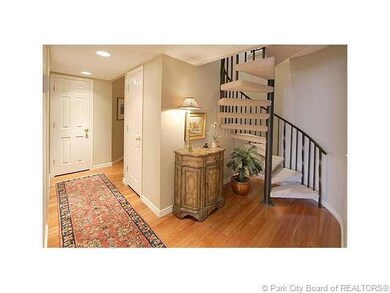 Entry/Foyer.