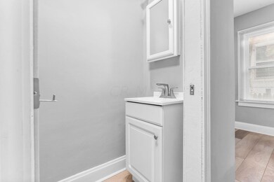 016_ 94 Whitethorne Ave 041-