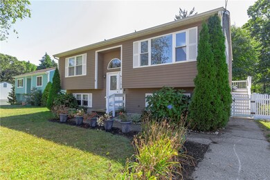 110 Iroquois Rd, Narragansett, RI 02882 - photo 2