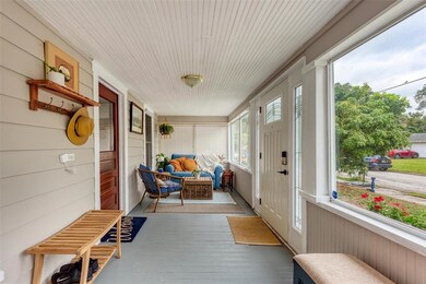 Sun room, covered patio, with AC