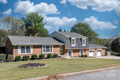 102 Castlegate Dr, Morganton, NC 28655 - photo 2