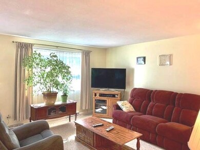 71 Yorktown Ct unit 71, Chicopee, MA 01020 - photo 5