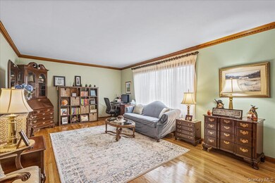 15411 Willets Point Blvd, Whitestone, NY 11357 - photo 5