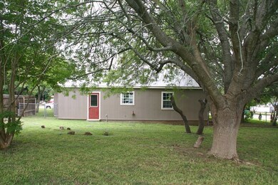 243 Northwest Dr, Fredericksburg, TX 78624 - photo 2