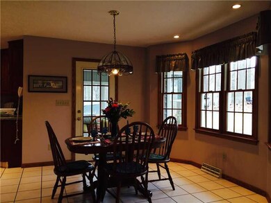 Cafeteria/Kitchen. BREAKFAST NOOK