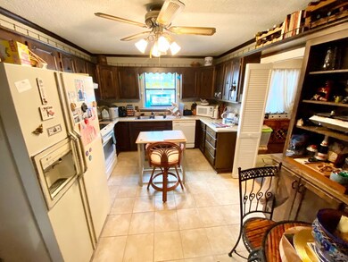 723 14th St E, Tifton, GA 31794 - photo 3