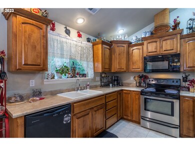 115 Arnold Ln, Myrtle Creek, OR 97457 - photo 4