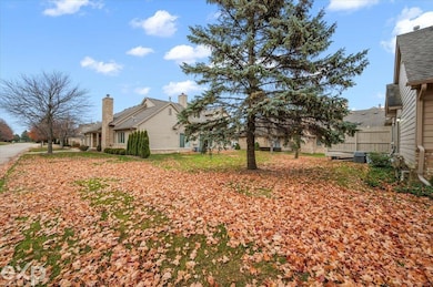 16655 Pearlcreek Ct unit 31, Macomb, MI 48042 - photo 7