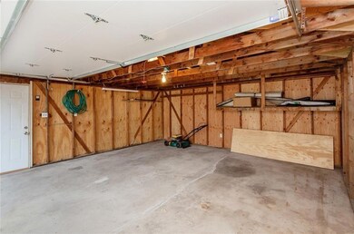 811 E 21st Ct, Des Moines, IA 50317 - photo 4