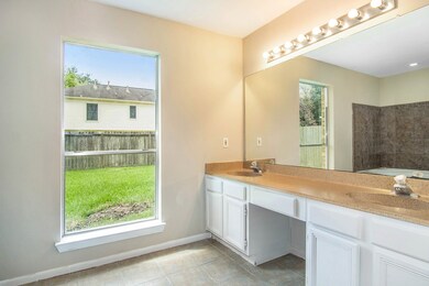 3906 Spring Forest Dr, Pearland, TX 77584 - photo 4