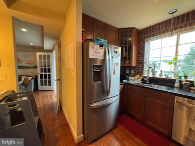 4127 S Four Mile Run Dr unit 302, Arlington, VA 22204 - photo 6