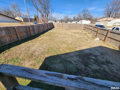 1201 E Main St, Benton, IL 62812 - photo 4