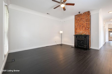 631 Lynn St-18