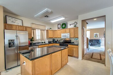 Kitchen w/Island