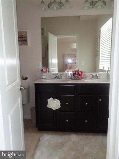 13925 Hollow Wind Way unit 101, Woodbridge, VA 22191 - photo 5