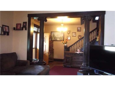 Entry/Foyer.