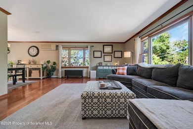 1332 E Elm St 08 Large