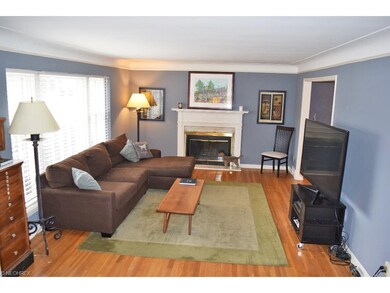 Lots of natural light, coved ceiling, built-in boo