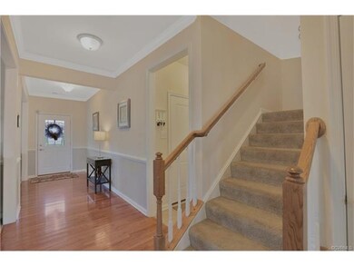 Foyer - Beautiful hardwood Floors, Crown Molding, 