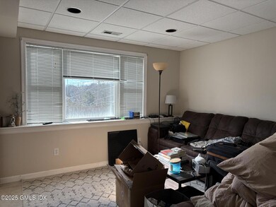 233 Pemberwick living area