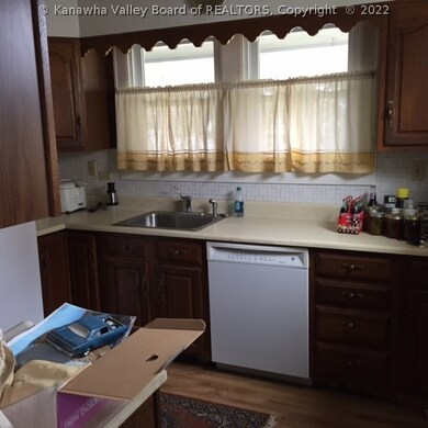 1509 W Virginia Ave, Dunbar, WV 25064 - photo 5