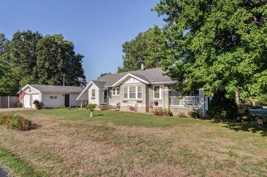 559 E Pleasant St-3
