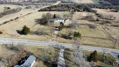 8334 SW 21st St, Topeka, KS 66615 - photo 3