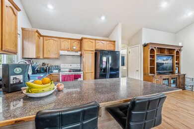 443 SW H St, Grants Pass, OR 97526 - photo 7